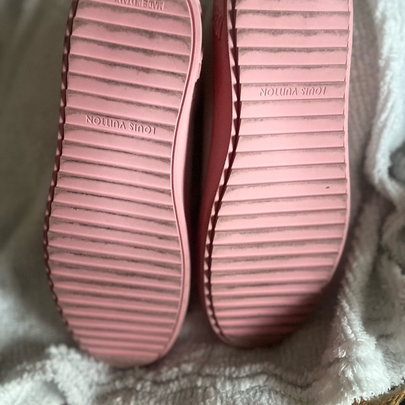 Pink and white shoes - Picture 6 of 6